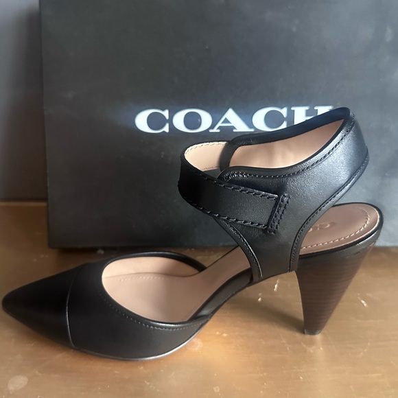NWT Box Coach black leather “Wren” pump. gold buckle. architectural heel size 8B - Picture 8 of 11
